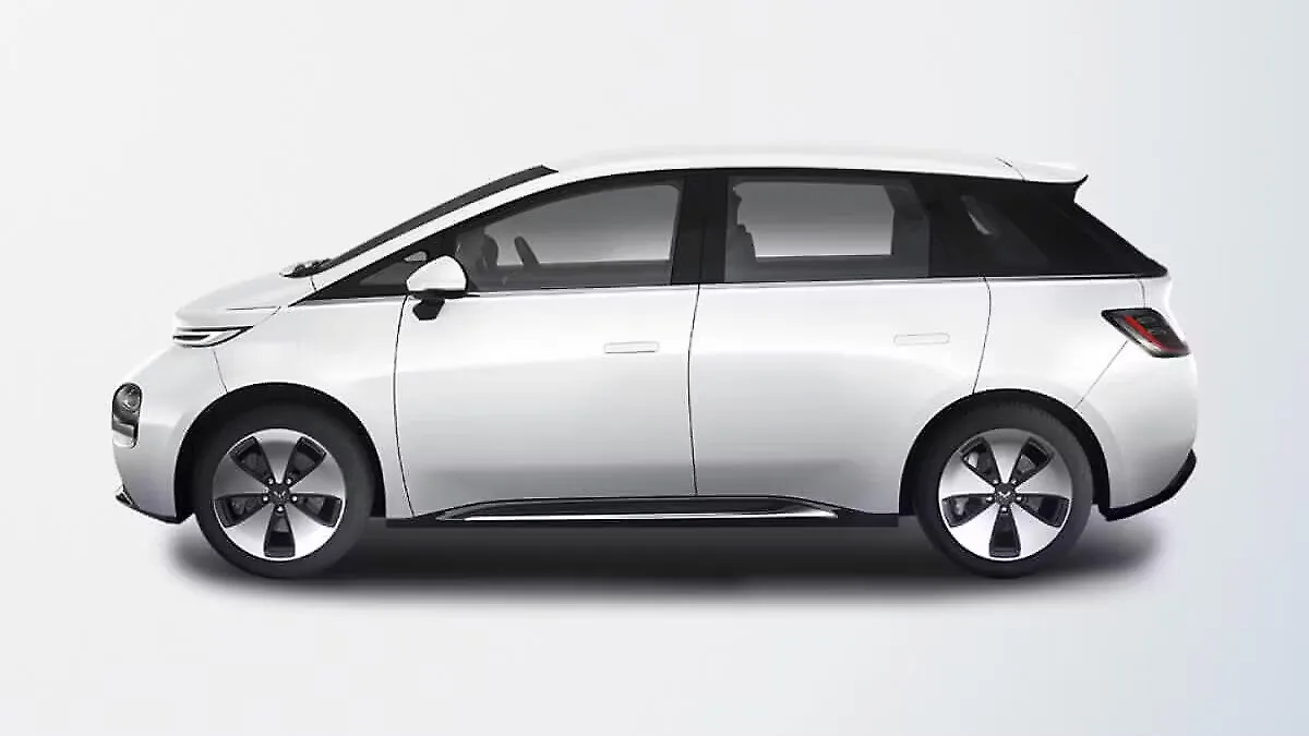 Side profile of MG Windsor EV ready for intercity travel